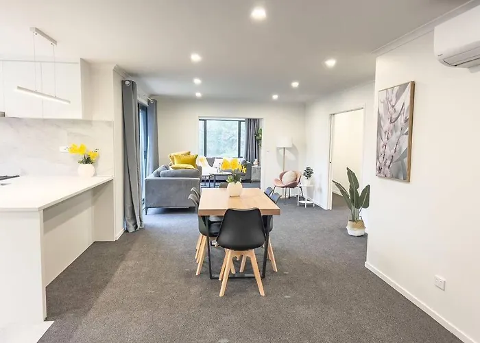 Sunshine Brand New 4 Bedroom House 別荘 *