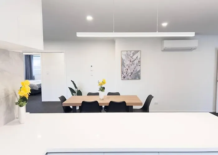 Sunshine Brand New 4 Bedroom House ロトルア