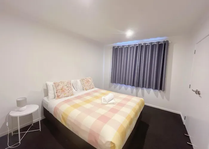 別荘 Sunshine Brand New 4 Bedroom House ロトルア